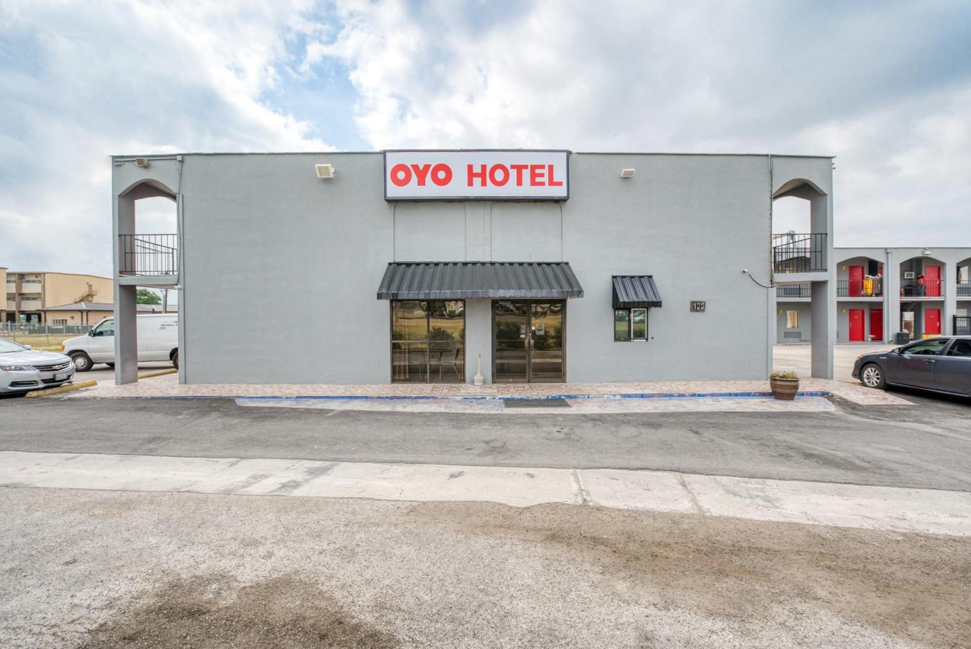 Oyo Hotel San Antonio Lackland Air Force Base West Dış mekan fotoğraf